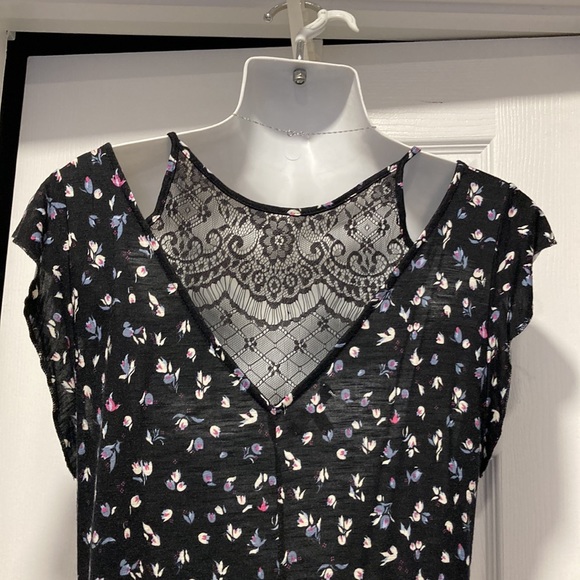 Maurices - Floral Cold Shoulder Lace Insert Scoop Neck Cap Sleeve Top - Sz S - Picture 10 of 10